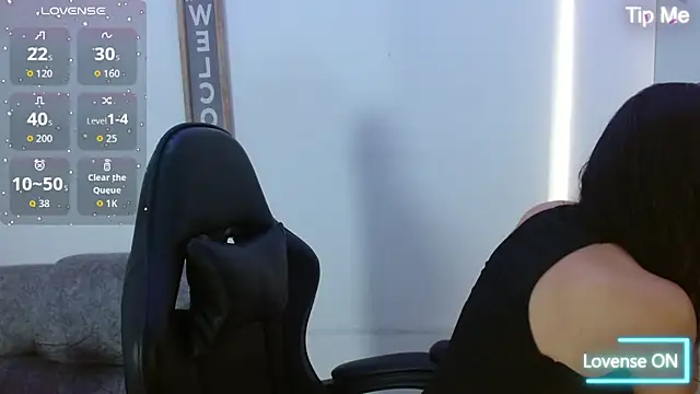 luna starr69 online show from December 5, 2025, 1:31 pm