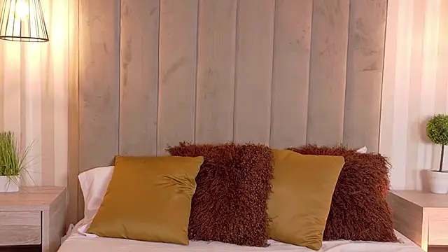 Snapshot of VioletBlaze chatting on September 18, 2025, 2:02 am VioletBlaze online show from September 18, 2025, 2:02 am