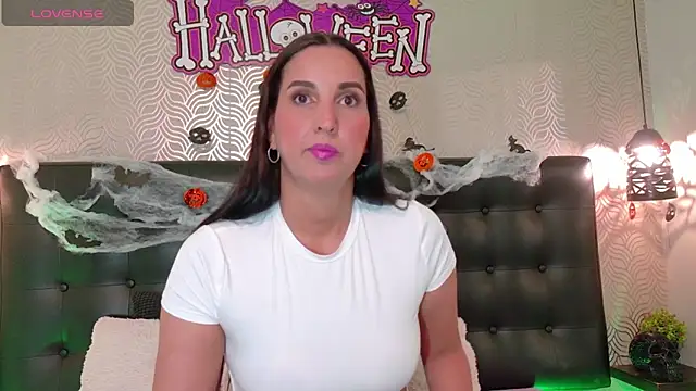 Snapshot of Sharonevanss_ chatting on October 10, 2025, 8:41 pm Sharonevanss online show from October 10, 2025, 8:41 pm