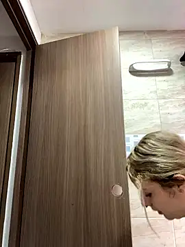 karla-thomsom10 online show from January 14, 2026, 10:03 pm