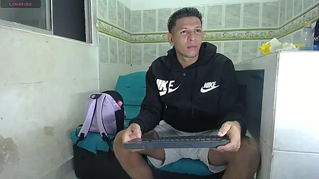 Snapshot of lindoshot_sexlove chatting on September 20, 2025, 3:40 am lindoshot sexlove online show from September 20, 2025, 3:40 am