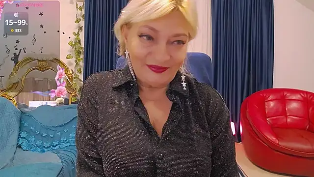 Snapshot of HypnotikCate chatting on January 11, 2025, 4:06 am HypnotikCate online show from January 11, 2025, 4:06 am