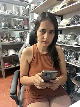 GiaDuque online show from October 6, 2025, 11:29 am