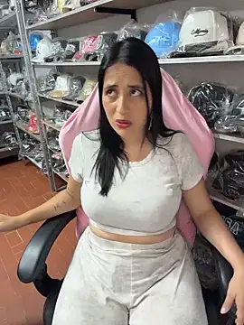 GiaDuque online show from March 13, 2026, 10:22 am