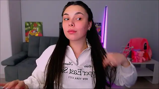 queenofthesense  online show from November 17, 2025, 10:54 am