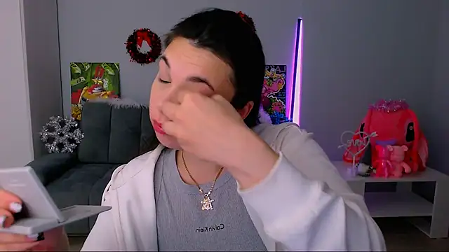 queenofthesense  online show from November 19, 2025, 2:50 pm