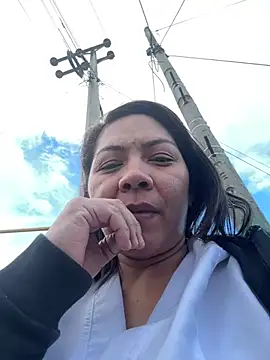 Snapshot of hiilarybrown chatting on July 13, 2026, 10:12 pm hiilarybrown online show from July 13, 2026, 10:12 pm