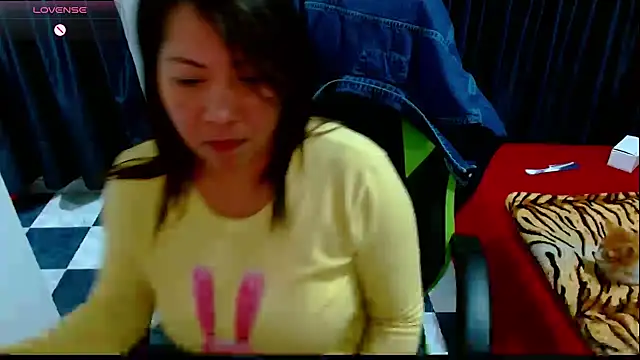 Snapshot of hiilarybrown chatting on July 15, 2026, 2:06 am hiilarybrown online show from July 15, 2026, 2:06 am