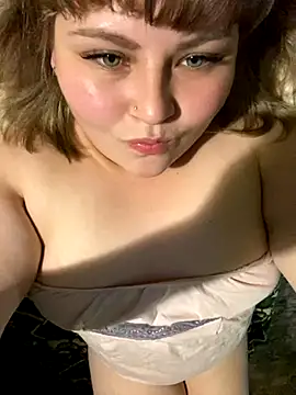 Snapshot of BeckiXrose chatting on September 9, 2025, 9:14 pm BeckiXrose online show from September 9, 2025, 9:14 pm