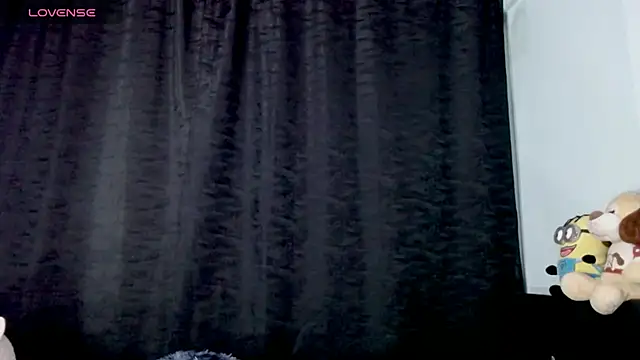 Snapshot of EVAH_LEE_ chatting on April 16, 2026, 2:01 am EVAH LEE online show from April 16, 2026, 2:01 am