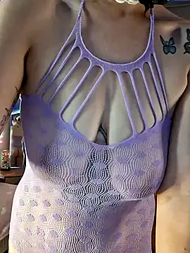 PeachyAriel online show from April 13, 2026, 2:28 am