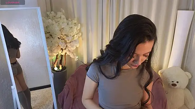 Janet Jee online show from October 13, 2025, 11:21 am