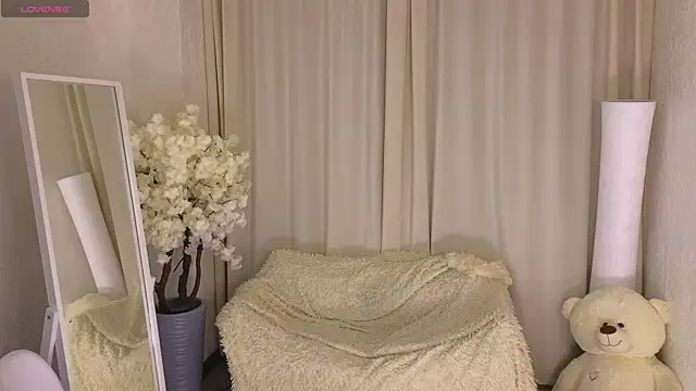 Janet Jee online show from November 8, 2025, 11:54 am