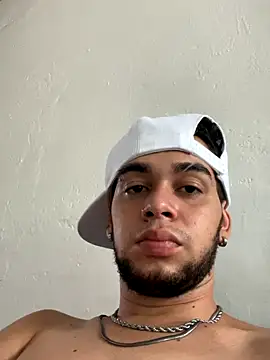 enzo vittale03  online show from September 22, 2025, 8:44 pm