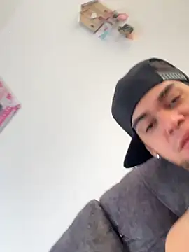 enzo vittale03  online show from September 26, 2025, 3:16 pm