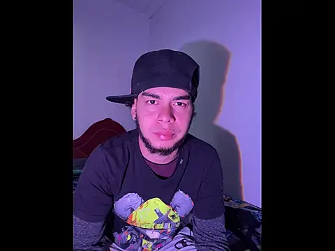 enzo vittale03  online show from February 24, 2026, 2:26 pm