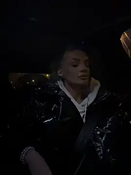 Snapshot of BOO_D chatting on December 21, 2025, 9:22 pm BOO D online show from December 21, 2025, 9:22 pm