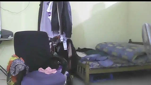 Snapshot of femboyslqueen chatting on September 18, 2025, 10:50 am femboyslqueen online show from September 18, 2025, 10:50 am