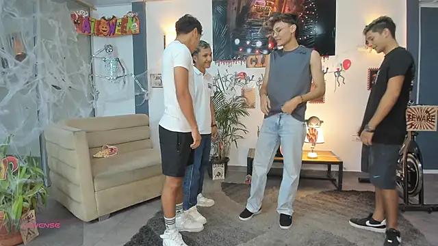 Bisexlifehot   online show from October 27, 2025, 11:09 pm