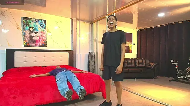 Bisexlifehot   online show from April 14, 2026, 11:22 pm