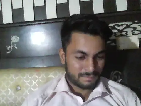 ursdreamperson online show from November 3, 2025, 5:42 am