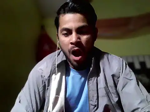 ursdreamperson online show from February 7, 2026, 2:04 am