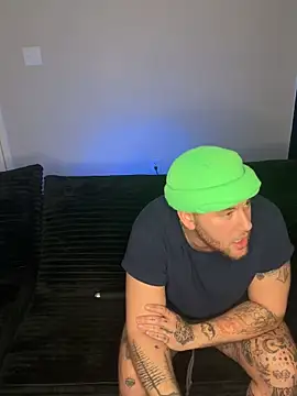 Snapshot of theviberoom chatting on December 15, 2025, 6:34 pm theviberoom online show from December 15, 2025, 6:34 pm