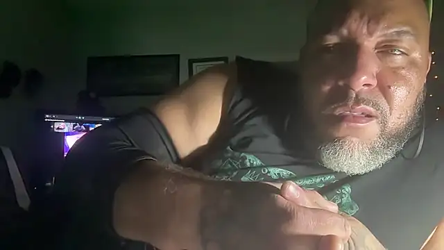Snapshot of TheGreenEyedBear chatting on August 1, 2026, 5:29 am TheGreenEyedBear online show from August 1, 2026, 5:29 am