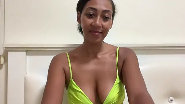 Snapshot of Vaylisse chatting on September 17, 2025, 5:03 pm Vaylisse online show from September 17, 2025, 5:03 pm