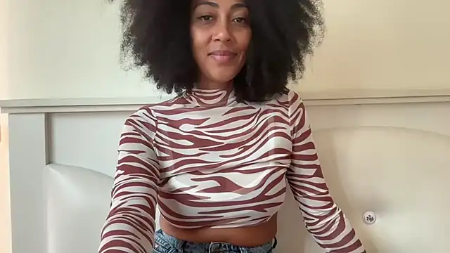 Snapshot of Vaylisse chatting on October 3, 2025, 6:10 am Vaylisse online show from October 3, 2025, 6:10 am