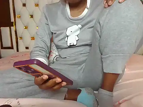 Nodia32 online show from September 24, 2025, 11:30 pm