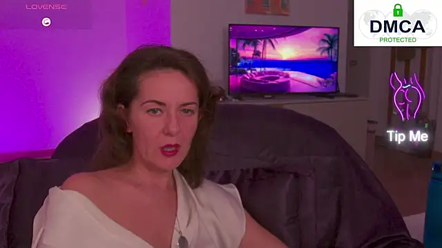 Witch in Silk online show from September 18, 2025, 6:21 pm