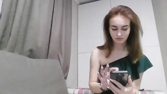 Snapshot of Requellia chatting on November 8, 2025, 7:56 pm Requellia online show from November 8, 2025, 7:56 pm