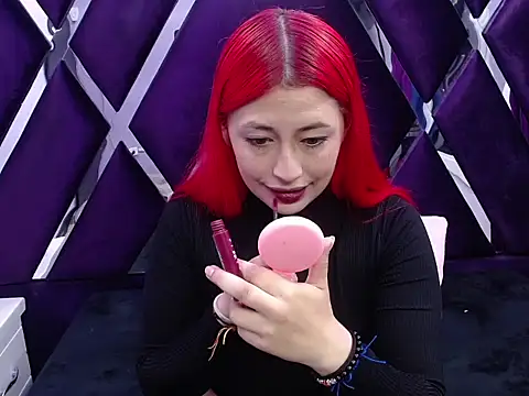 Melody Klum  online show from October 9, 2025, 1:42 pm