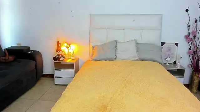 hannahdvil1 online show from October 9, 2025, 11:52 am