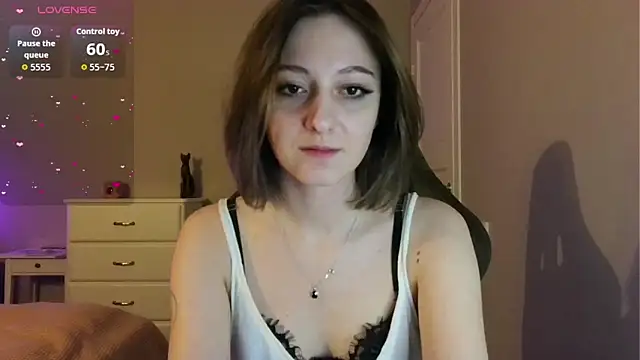 Snapshot of white_liillyy chatting on May 27, 2026, 9:23 pm white liillyy online show from May 27, 2026, 9:23 pm