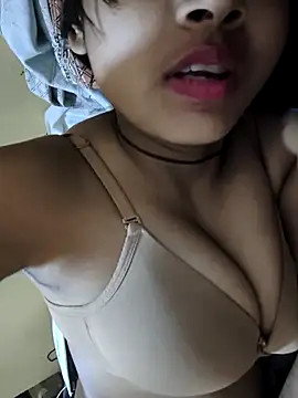 RAYI Queen 2 online show from December 13, 2025, 8:14 pm