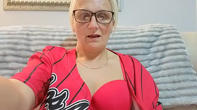 Velvet-Secrets online show from October 8, 2025, 8:50 pm