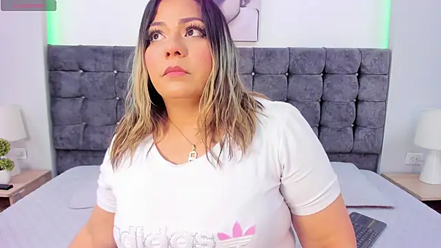 Snapshot of isabella_horney_ chatting on September 26, 2025, 7:29 pm isabella horney online show from September 26, 2025, 7:29 pm