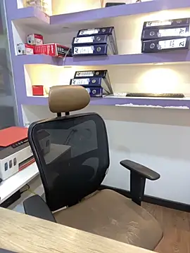 isabella horney  online show from April 14, 2026, 1:06 pm