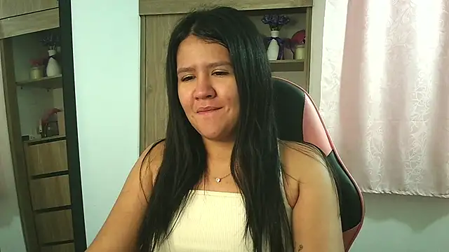 Snapshot of Oliviawatson1 chatting on November 19, 2025, 12:49 pm Oliviawatson1 online show from November 19, 2025, 12:49 pm