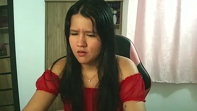 Snapshot of Oliviawatson1 chatting on November 21, 2025, 12:59 pm Oliviawatson1 online show from November 21, 2025, 12:59 pm