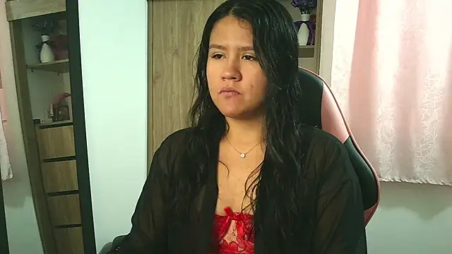 Snapshot of Oliviawatson1 chatting on November 22, 2025, 1:32 pm Oliviawatson1 online show from November 22, 2025, 1:32 pm