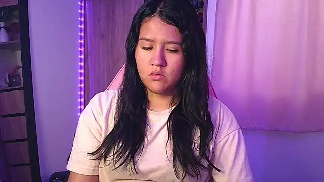 Snapshot of Oliviawatson1 chatting on November 23, 2025, 1:00 pm Oliviawatson1 online show from November 23, 2025, 1:00 pm