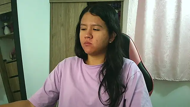 Snapshot of Oliviawatson1 chatting on November 25, 2025, 12:49 pm Oliviawatson1 online show from November 25, 2025, 12:49 pm