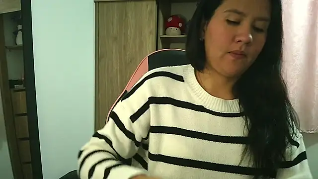 Snapshot of Oliviawatson1 chatting on December 2, 2025, 12:54 pm Oliviawatson1 online show from December 2, 2025, 12:54 pm