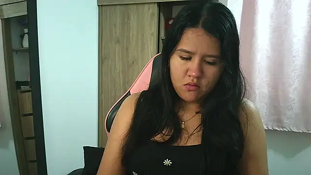 Snapshot of Oliviawatson1 chatting on December 4, 2025, 1:09 pm Oliviawatson1 online show from December 4, 2025, 1:09 pm