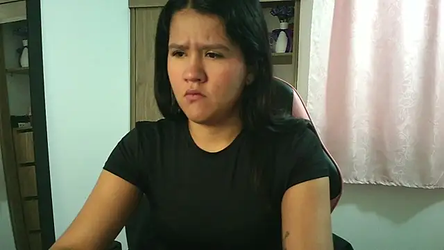 Snapshot of Oliviawatson1 chatting on December 5, 2025, 1:09 pm Oliviawatson1 online show from December 5, 2025, 1:09 pm