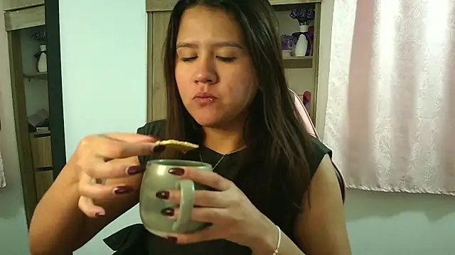 Snapshot of Oliviawatson1 chatting on January 10, 2026, 12:29 pm Oliviawatson1 online show from January 10, 2026, 12:29 pm