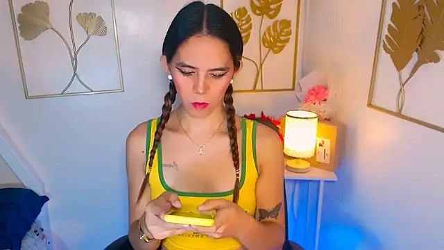 Snapshot of xPrecuioseChesca chatting on October 25, 2025, 12:40 am xPrecuioseChesca online show from October 25, 2025, 12:40 am